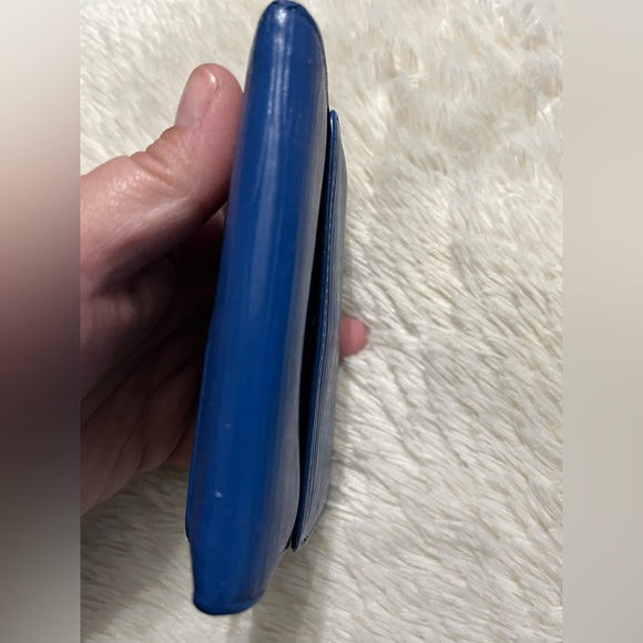 Louis Vuitton Blue Textured Wallet - Picture 5 of 12